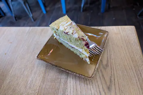 Eggfree Cake Box photo 3